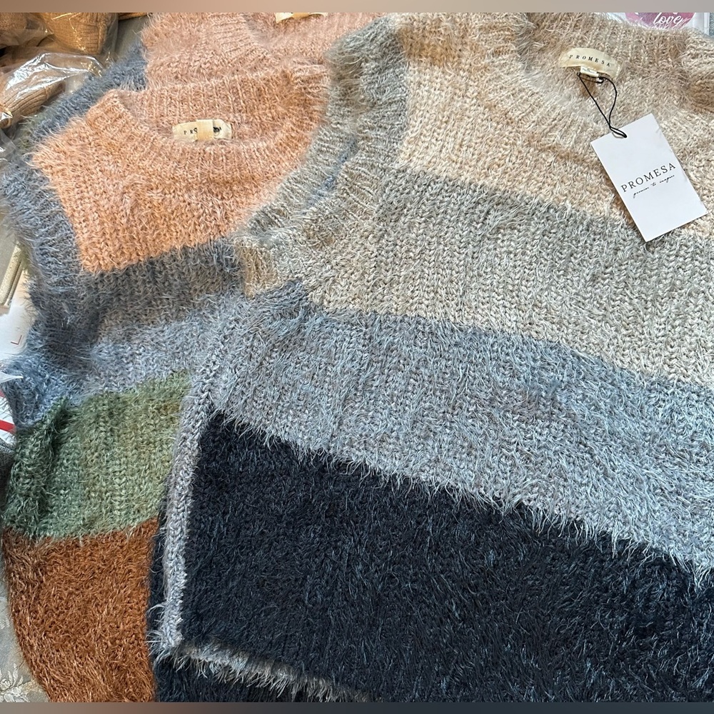 Furry Knit Colorblock Sweater Vest in Blue-Navy Size Large - Picture 2 of 10